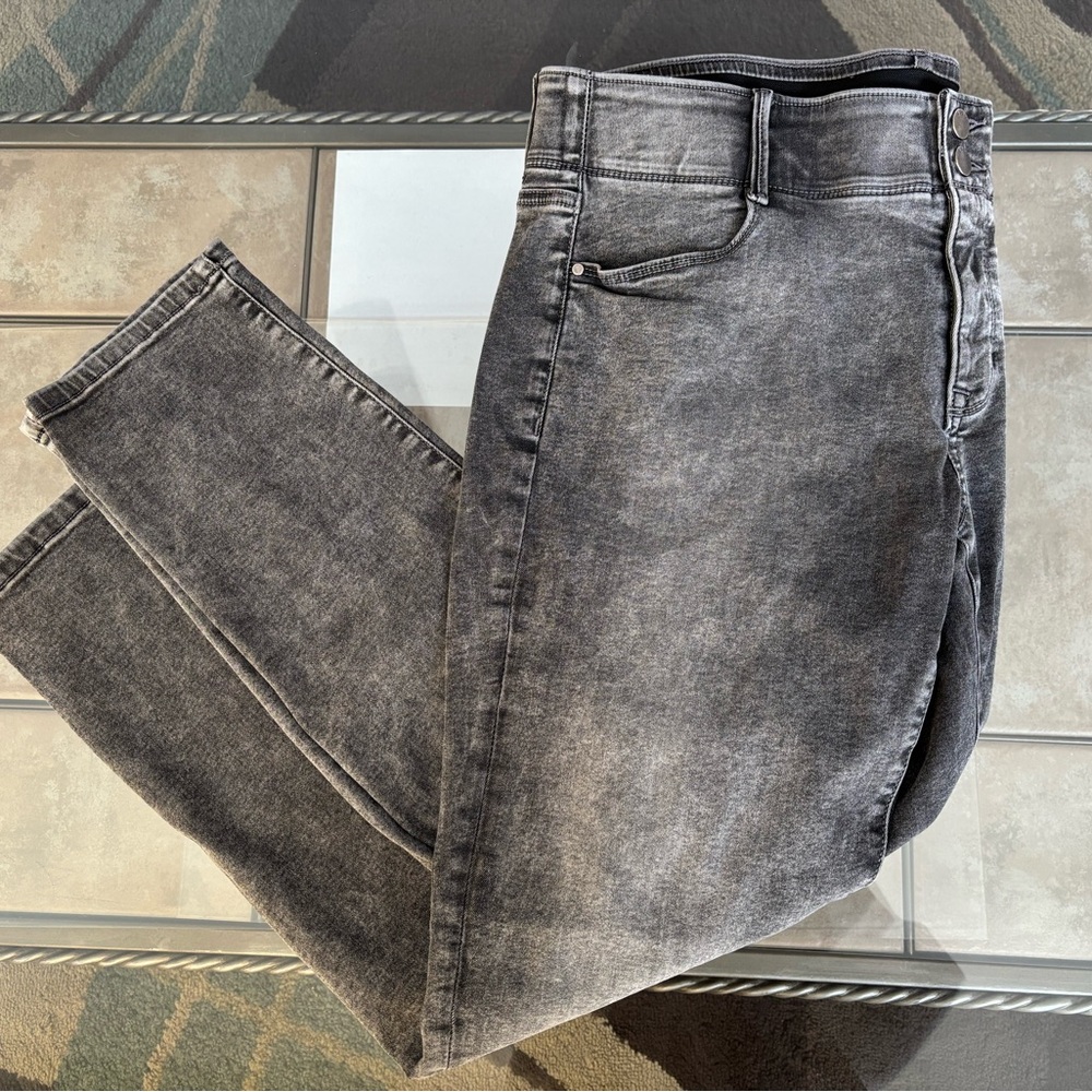 EUC Apt 9 Straight Leg Jeans - 16 Short